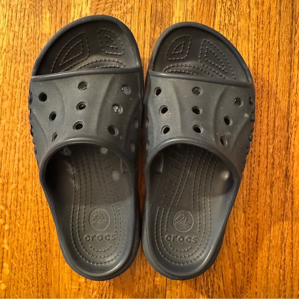 Crocs, slides, navy blue, women’s 6/men’s 4, good for children
